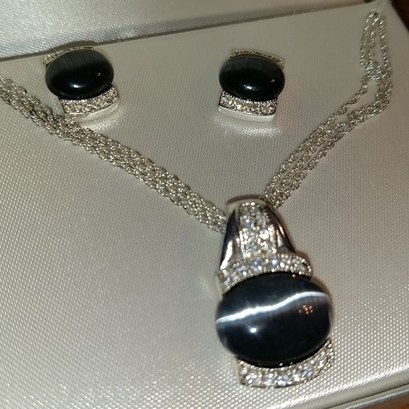 Necklace and earrings set - Picture 2 of 6